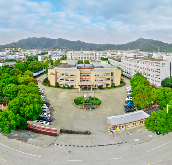 爱游戏官网首页:冬天穿搭新挑选：4大羽绒服品牌让中年女人更显洋气